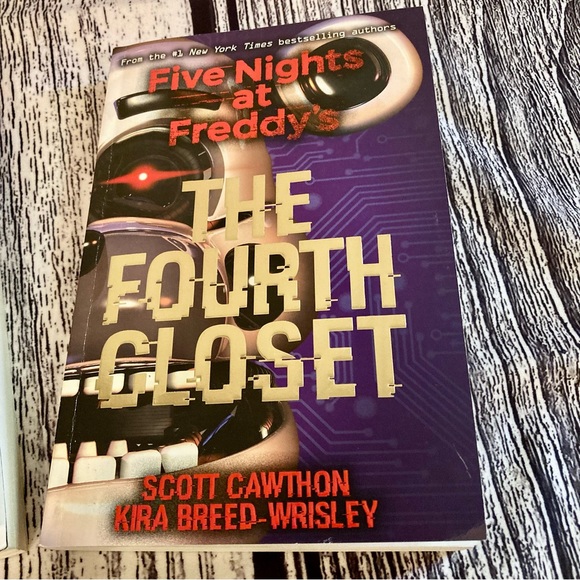 Five Nights Of Freddy’s Lot of 2 Paperbacks The Twisted One & The Fourth Closet - Picture 2 of 9